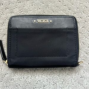 Tumi Tri-Fold Zip-Around
VOYAGEUR